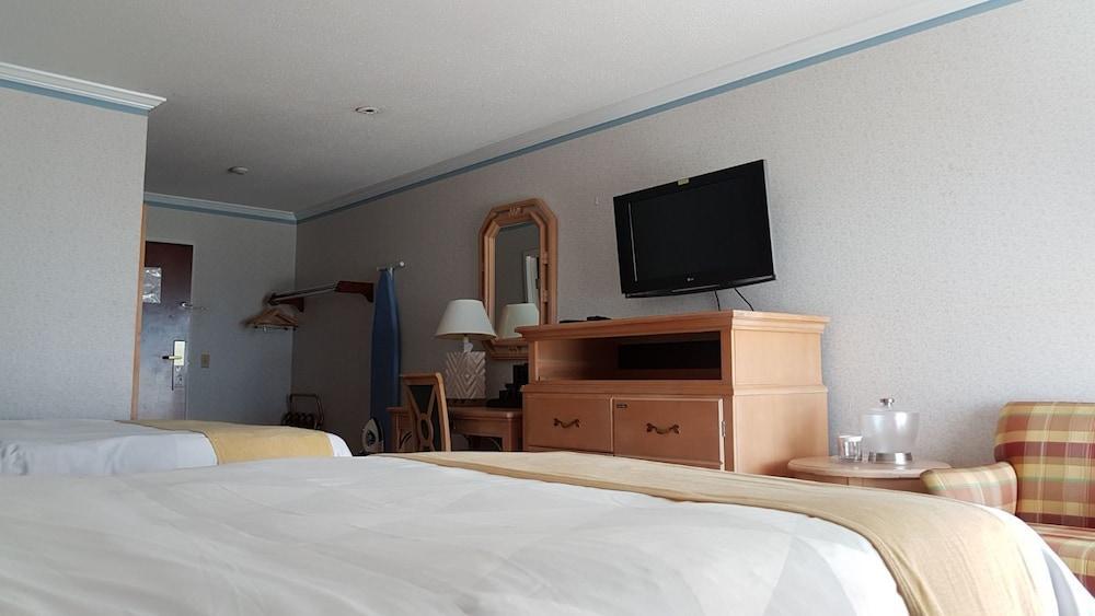 Red Roof Inn & Suites Newport - Middletown, Ri Esterno foto