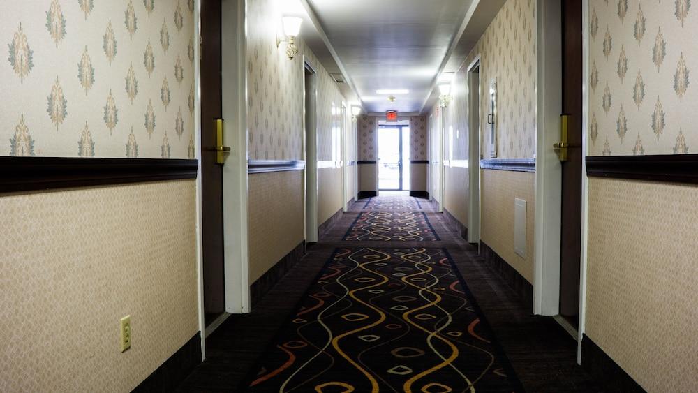 Red Roof Inn & Suites Newport - Middletown, Ri Esterno foto
