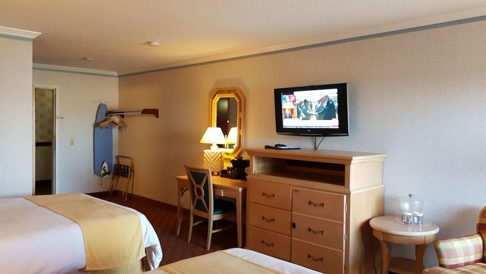 Red Roof Inn & Suites Newport - Middletown, Ri Esterno foto