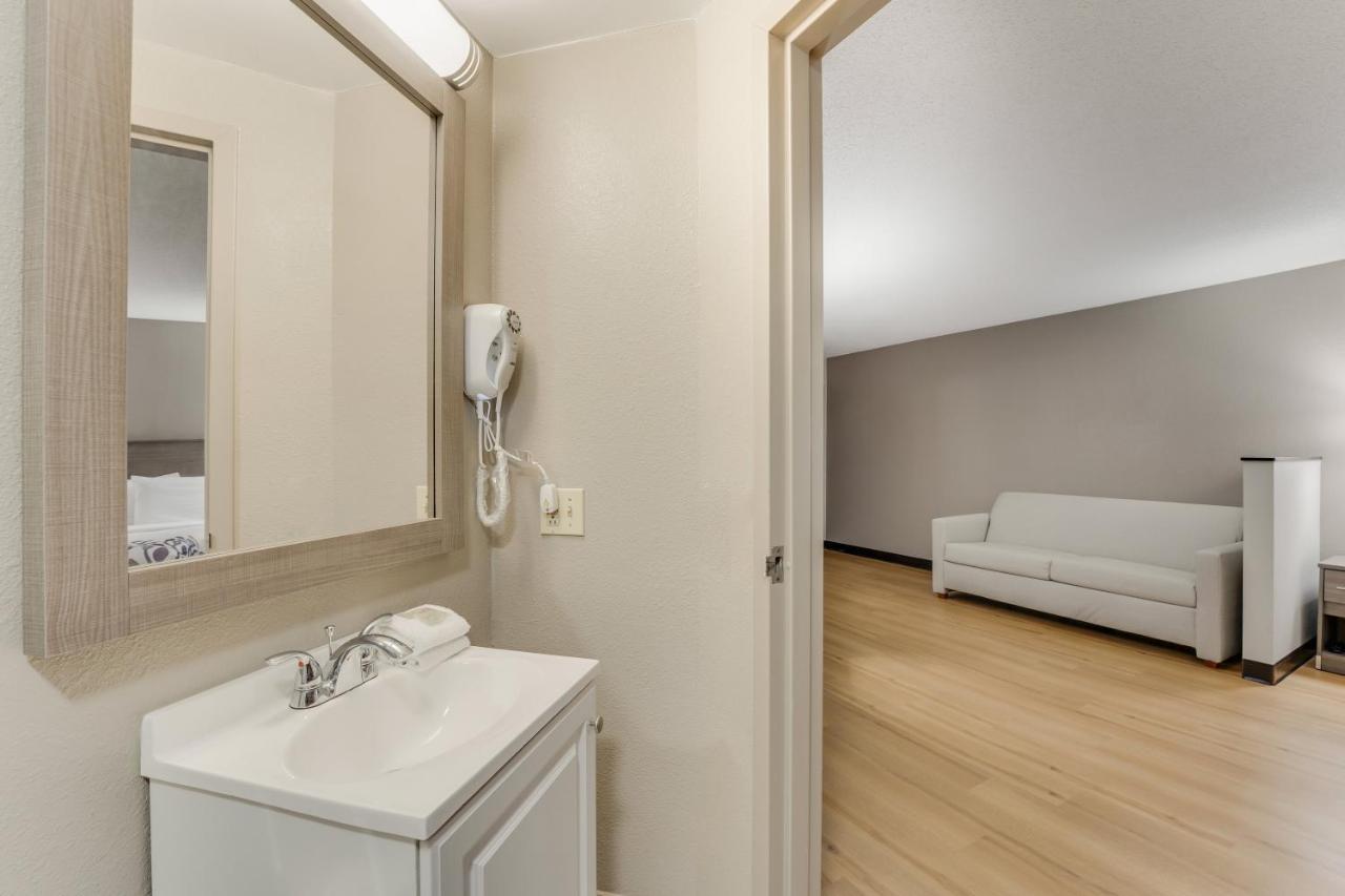 Red Roof Inn & Suites Newport - Middletown, Ri Esterno foto