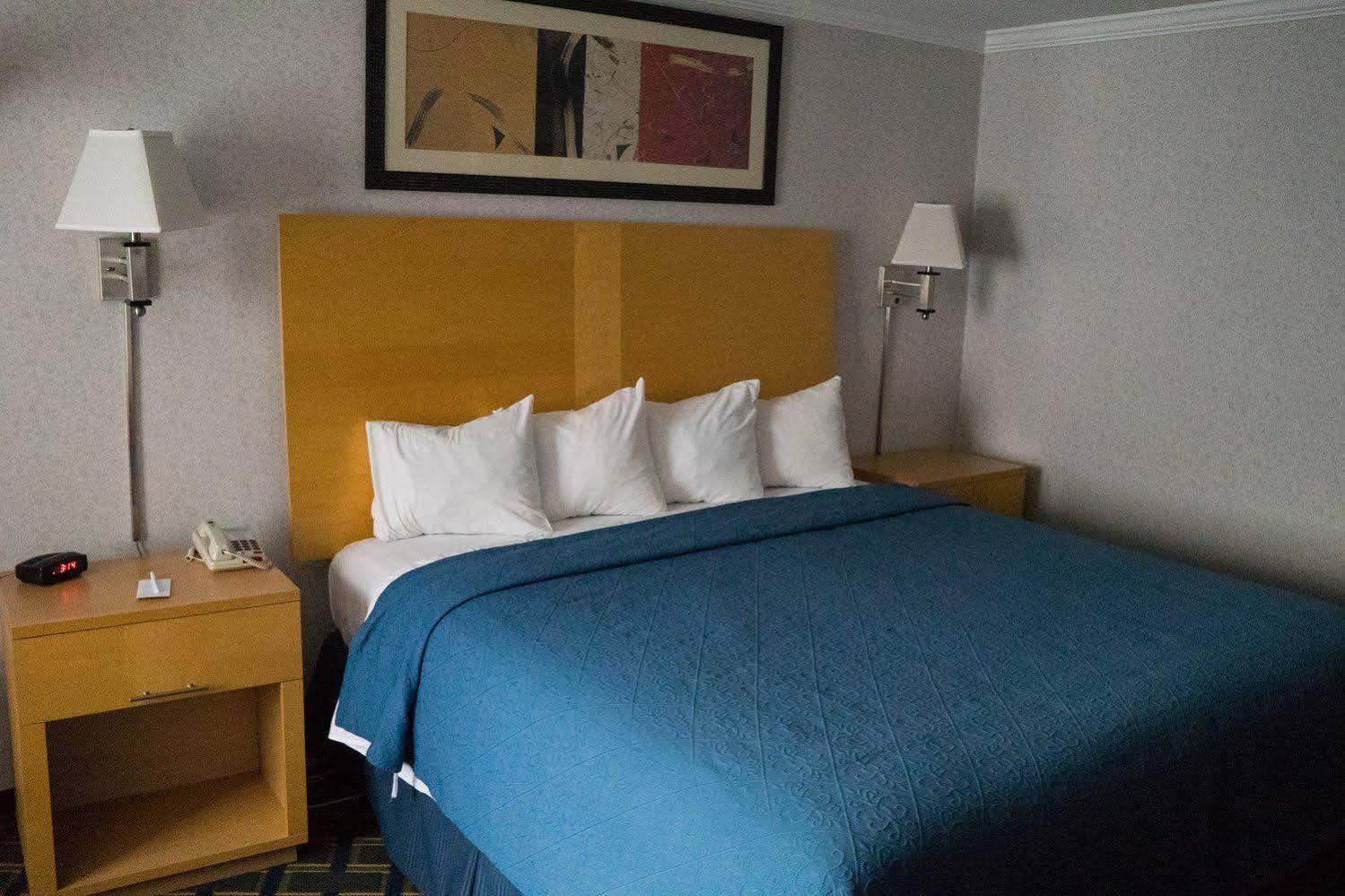 Red Roof Inn & Suites Newport - Middletown, Ri Esterno foto
