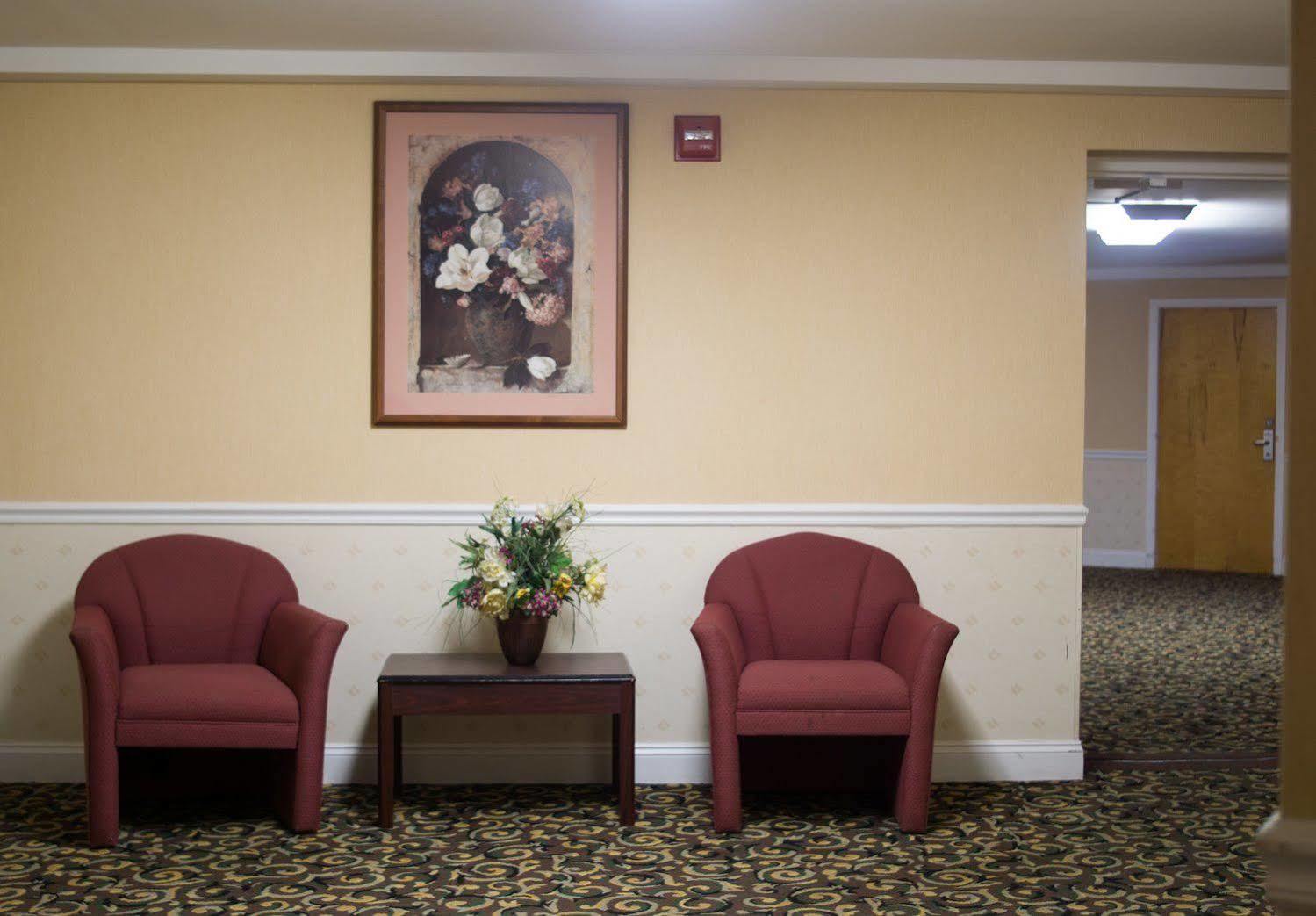 Red Roof Inn & Suites Newport - Middletown, Ri Esterno foto