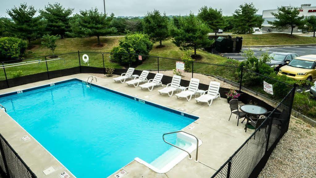 Red Roof Inn & Suites Newport - Middletown, Ri Esterno foto